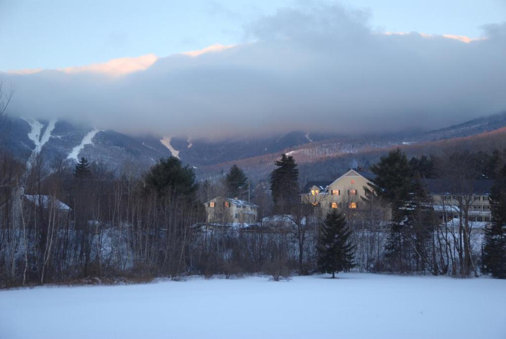 Sugarbush Inn Warren Exterior photo